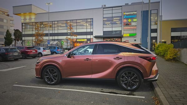 Viisi syytä, miksi Lexus RX 450h+ on harkinnan arvoinen – vaikka ihailet saksalaisia premium-katumaastureita