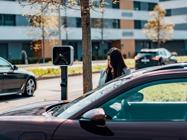 Kokkolan Autohuollon Jesse: "Arvoton vaihtoauto 10 vuoden iässä?" – Plugarien akkuongelmat tulevat nyt vastaan